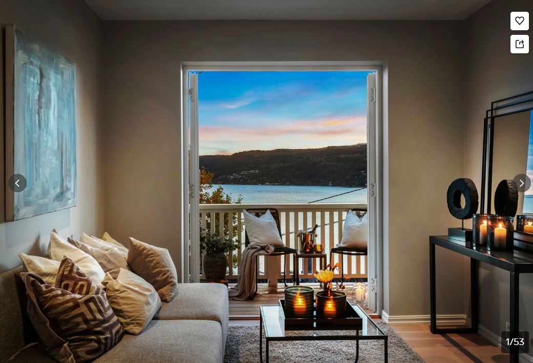 Utsikt fra tv-stue i husets 2 etasje med utgang til 4 m2 terrasse